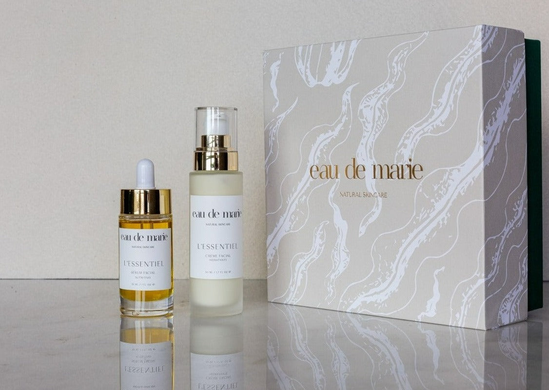 Conjunto de creme facial hidratante L’ESSENTIEL e o seu sérum facial favorito, o nutritivo sérum facial L’ESSENTIEL numa elegante caixa Eau de Marie.