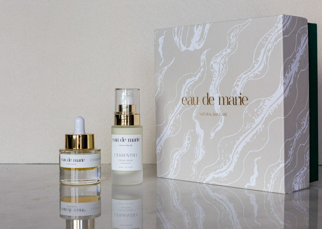 Conjunto de creme facial hidratante L’ESSENTIEL e o seu sérum facial favorito, o nutritivo sérum facial L’ESSENTIEL numa elegante caixa Eau de Marie.