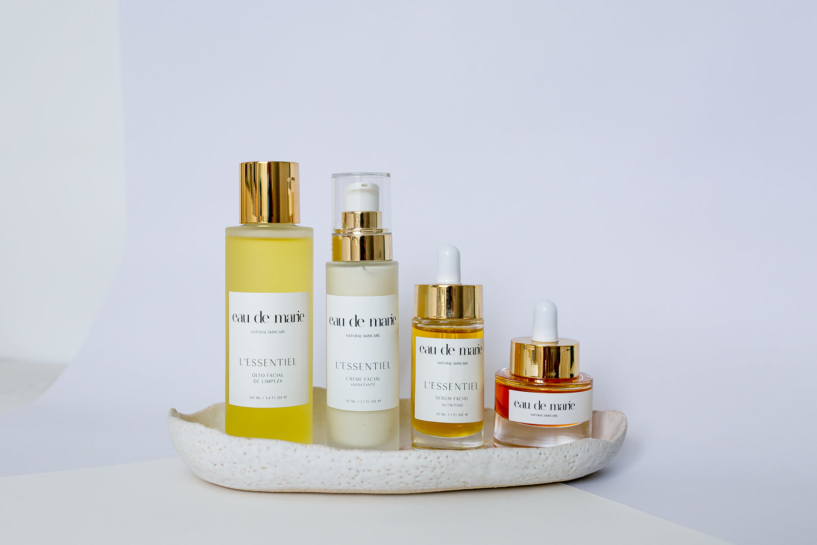 Livre de fragrâncias e óleos essenciais, remove sujidade e maquilhagem à prova de água, mesmo nos seus olhos. Óleo de massagem facial