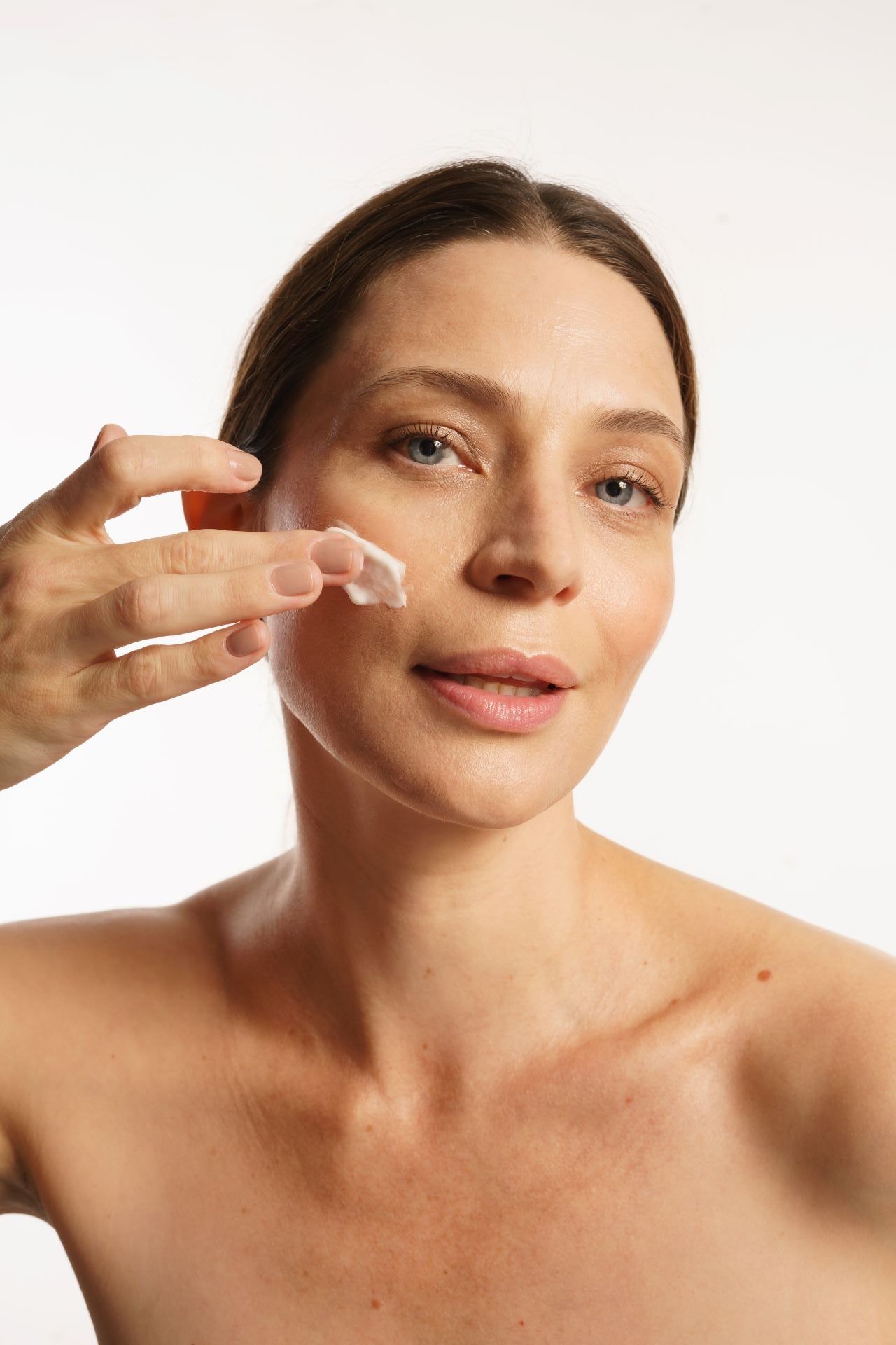Testado dermatologicamente promove hidratação profunda na pele. Potencia formação de colagénio